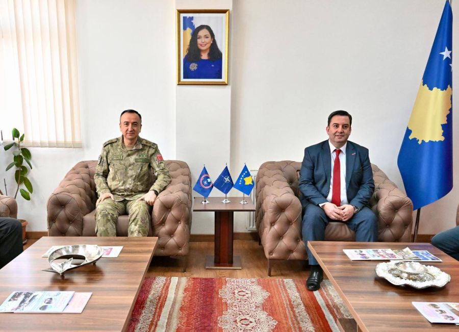 KFOR Komutanı Ulutaş Mamuşa Belediyesini Ziyaret Etti