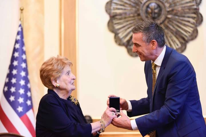 Veseli, Albright ile Görüştü