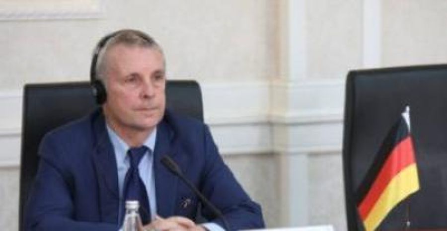 Almanya Büyükelçisi de Araçların Kundaklanmasına Tepkili