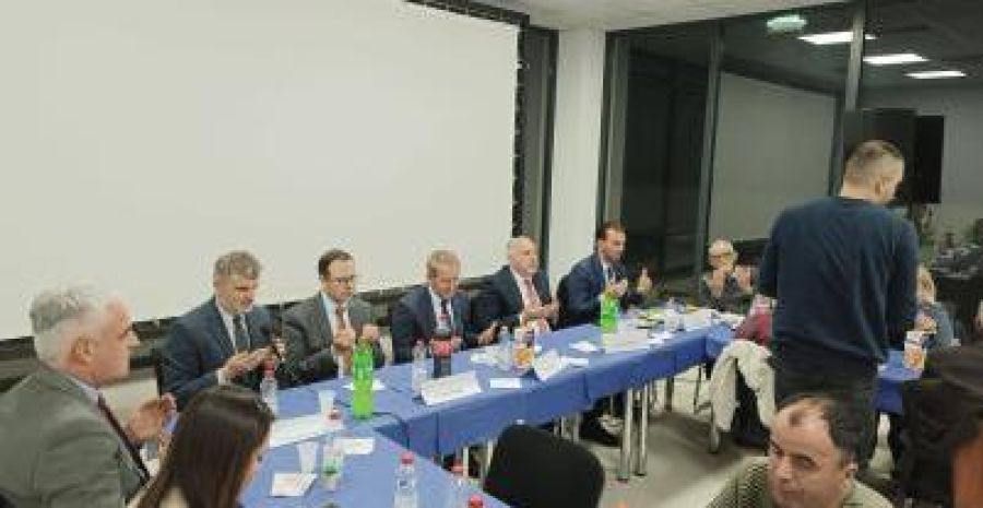 Vuçitırın'daki Kültür Merkezi'nde Büyükelçi Angılı Onuruna İftar Verildi
