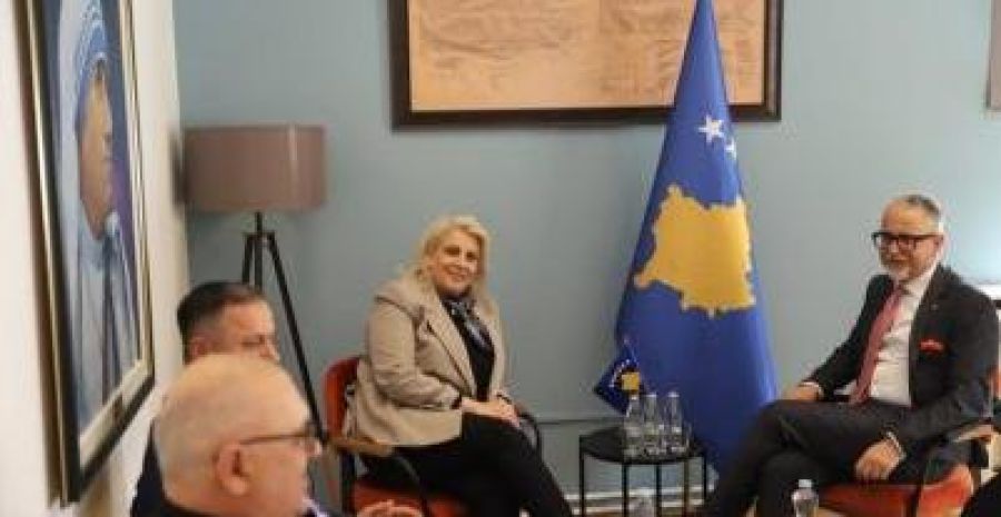 Vitia, Hemşirelerin ve Sağlık Çalışanların Taleplerinin Görüşüleceğini Taahhüt Etti