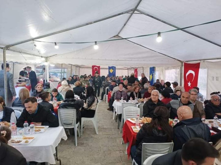 Türk Askeri Kosova'da İftar Programı Düzenledi