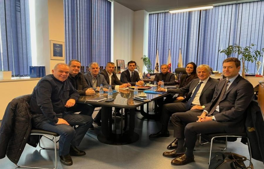 UEFA ve FIFA Yetkilileri Kosova’da