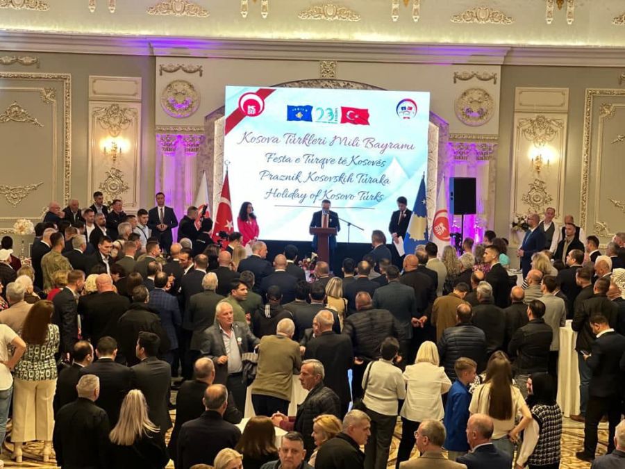 Kosova Türkleri Milli Bayramını Kutladı