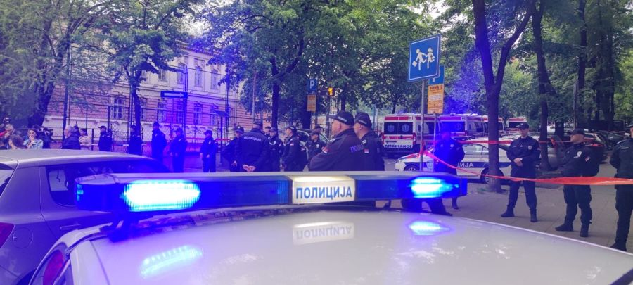 Belgrat’ta Bir İlkokulda Silahlı Saldırıda 9 Kişi Hayatını Kaybetti