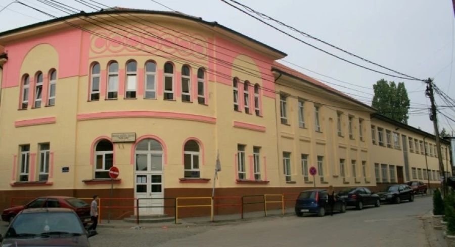 Priştine “Elena Gjika” İlköğretim Okulunda Ana Sınıf ve Birinci Sınıfa Kayıtlar Başladı