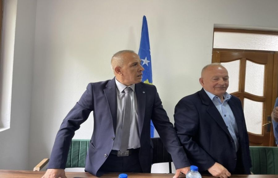Zveçan Belediye Başkanı İlir Peci Yemin Etti