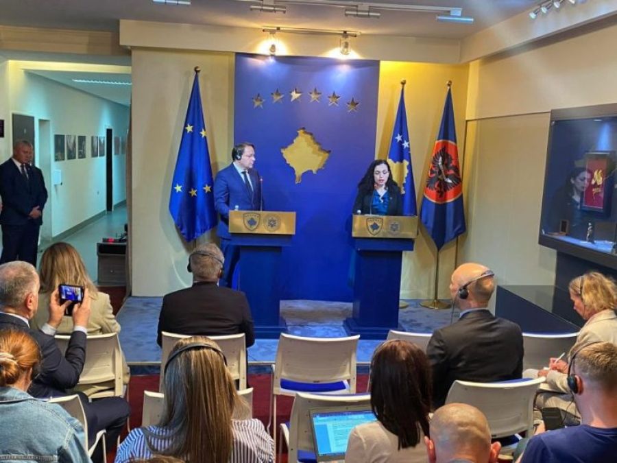 Varhelyi, Kosova ve Sırbistan’dan Gecikmesiz Anlaşmanın Uygulanmasını İstiyor