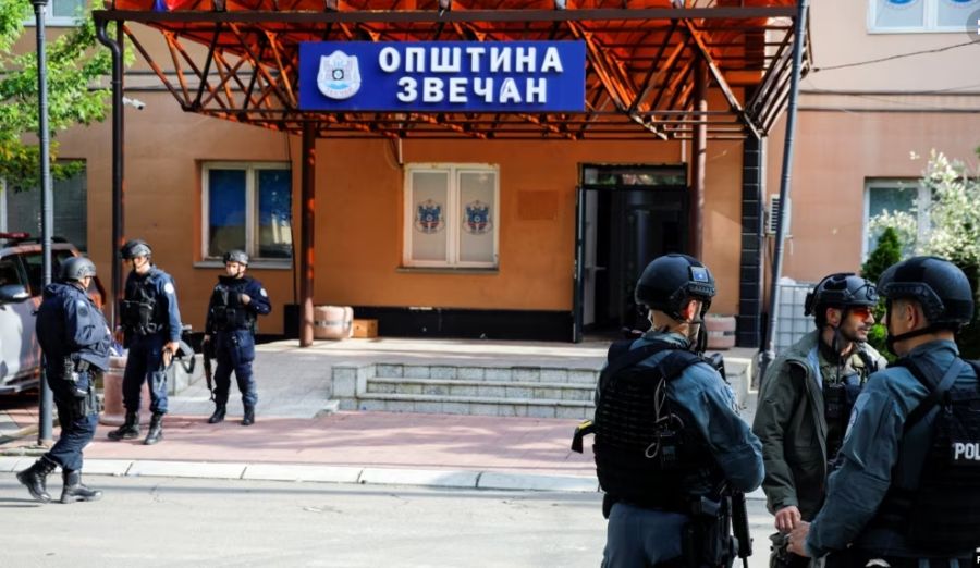 Kuzeyde Durum Sakin, Polis Belediye Binaları Etrafında Varlığını Sürdürüyor