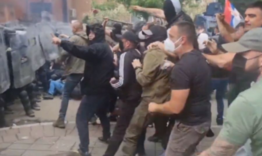 Zveçan’daki Şiddet Protestosunda 5 Kişi Tutuklandı