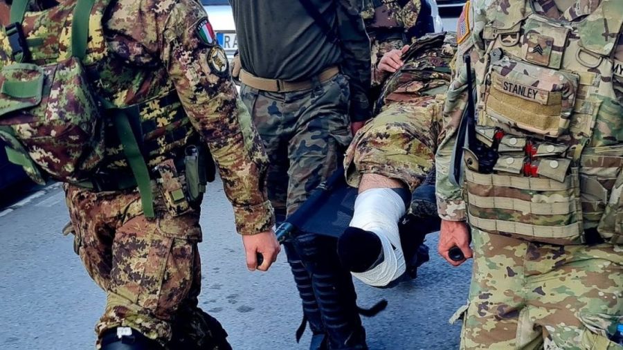 Zveçan'daki Protestoda 25 Kadar KFOR Mensubu Yaralandı