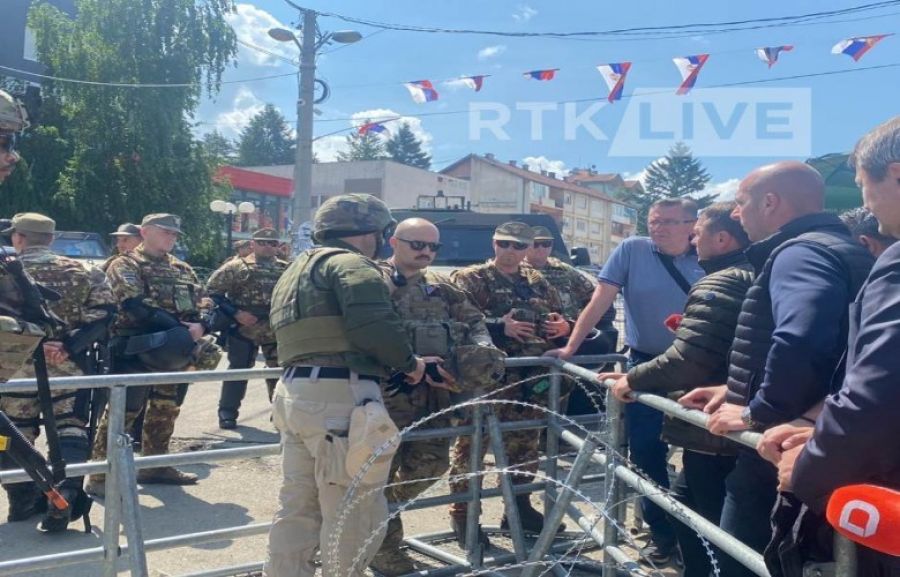 Kuzey Belediyelerde Durum Sakin,  Ancak Sırplar Bugün de Toplanmaya Başladı
