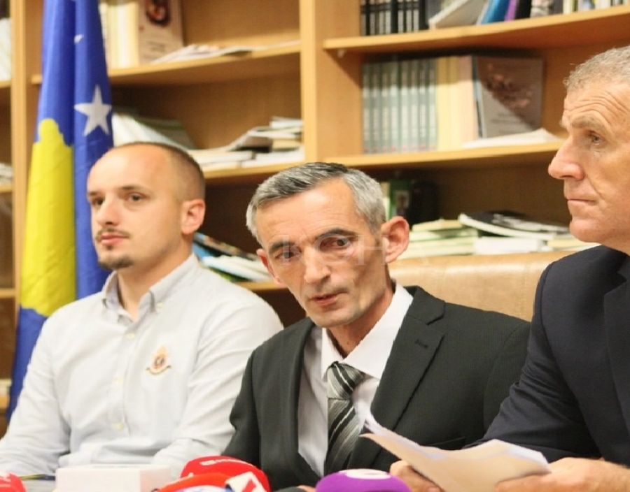 Zveçan Belediye Başkanı Belediye Binasındaki Ofisine Gitmekten Vazgeçti