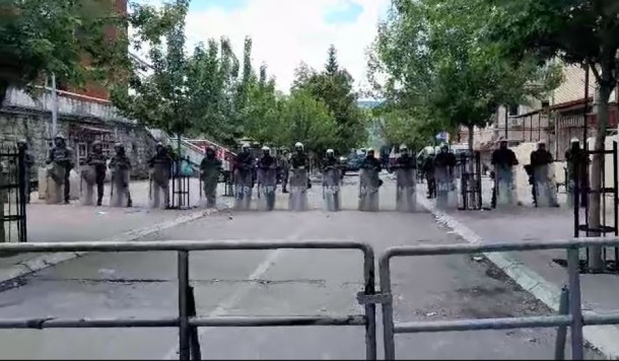 Zveçan’da Tel Çemberinin Oluşturulması Bekleniyor
