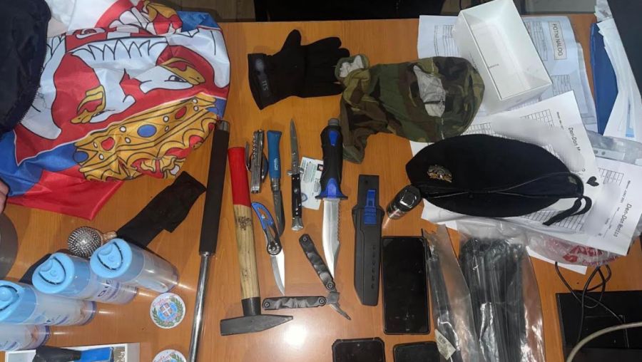 Kuzeyde, Şiddet Eylemlerinde Kullanılan Malzemeleri Bulunduran 2 Sırbistan Vatandaşı Tutuklandı