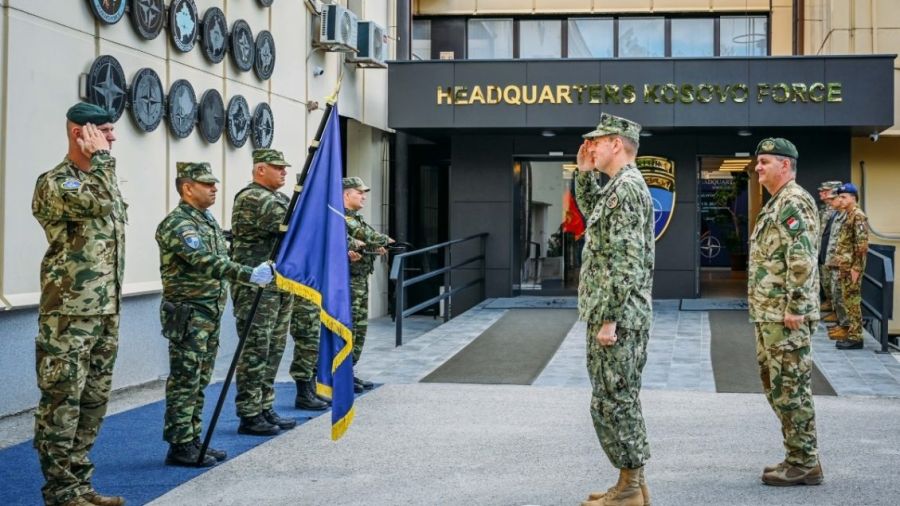 Kuzeydeki Gerilimin Ardından NATO Amirali Kosova'ya Geldi