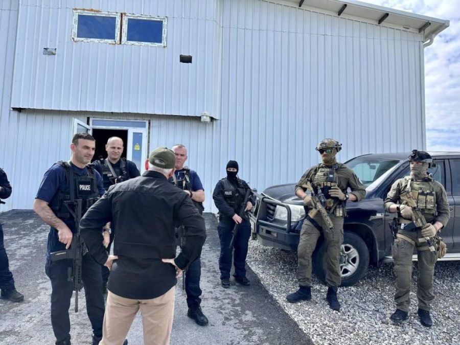 Sveçla, Kuzeyde Polisleri Ziyaret Etti