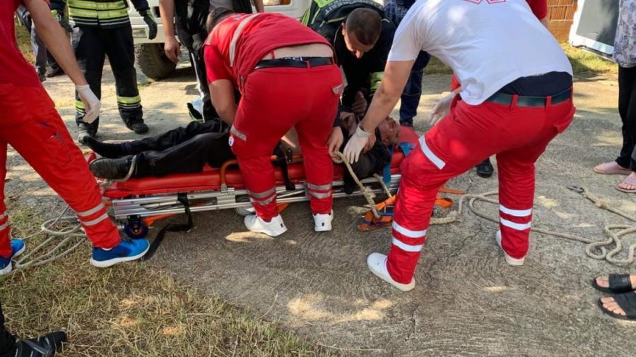 Suhareka'da Kuyuya Düşen Kişi İtfaiye Ekiplerince Kurtarıldı