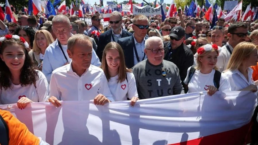 Polonya’da halk sokağa döküldü: Yüksek fiyat ve demokrasi protestosu
