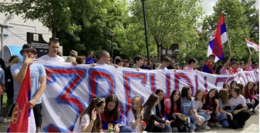 Zveçan’daki Protestolara Öğrenciler de Dahil Edildi