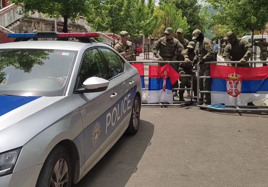 Zveçan’da Durum Sakin, Dikenli Tellerin Bir Bölümü Daha Kaldırıldı