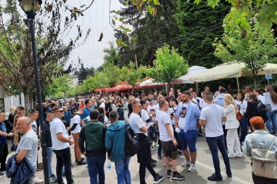 Zveçan’da Protestoculara Üniversite Öğrencileri Katıldı