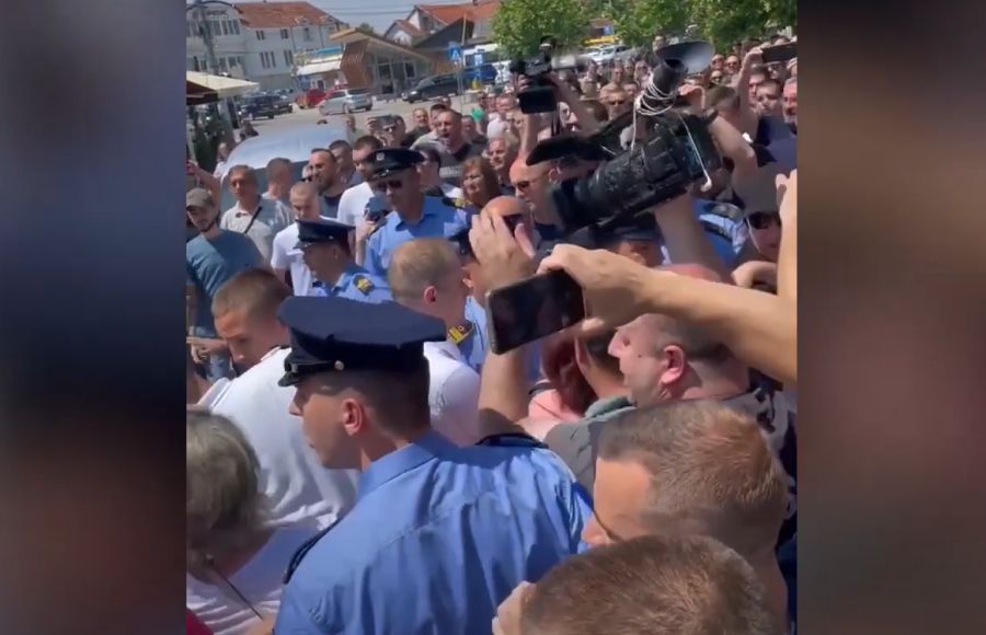 Graçanica’da Protestolar Nedeniyle Priştine-Gilan Yolu Trafiğe Kapatıldı