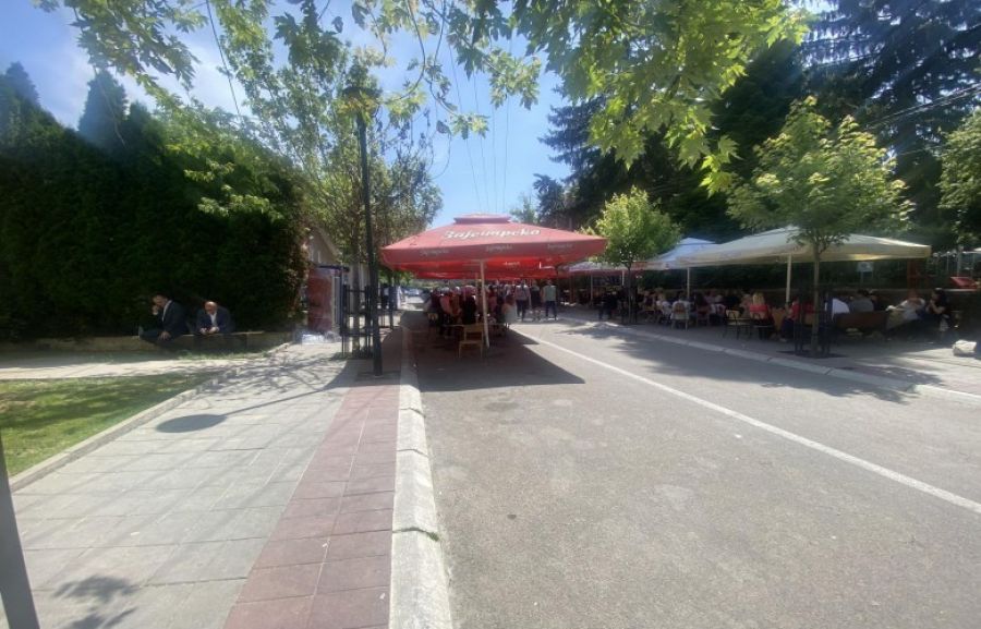 Zveçan ve Leposaviç’te Sakin Protestolar