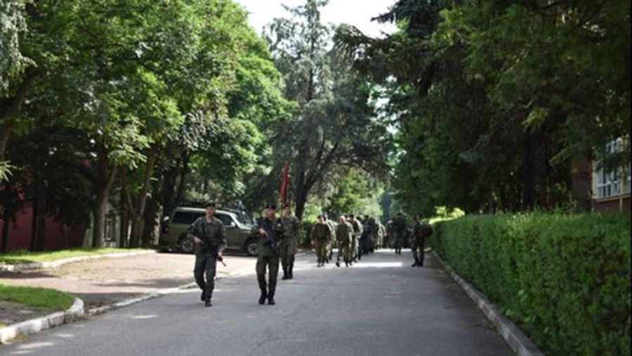 KGG Mitroviça Güneyinde Yürüyüş Yaptı, Sırp Ordusu Alarma Geçti