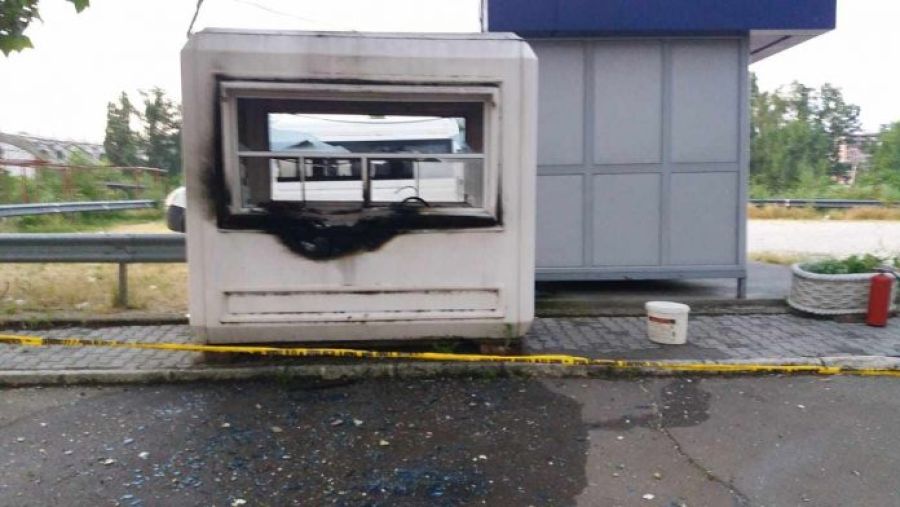Kuzey Mitroviça’da Polis Noktası  Kundaklandı