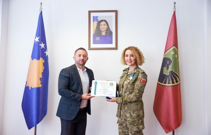 Mehaj’dan Albay Sevilay Çetin Çamur'a Madalya ve Takdir