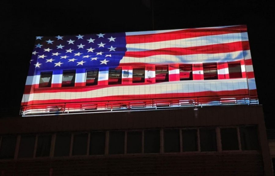 Amerikan Bayrağı Cumhurbaşkanlığı ve Meclis Binasını Aydınlattı