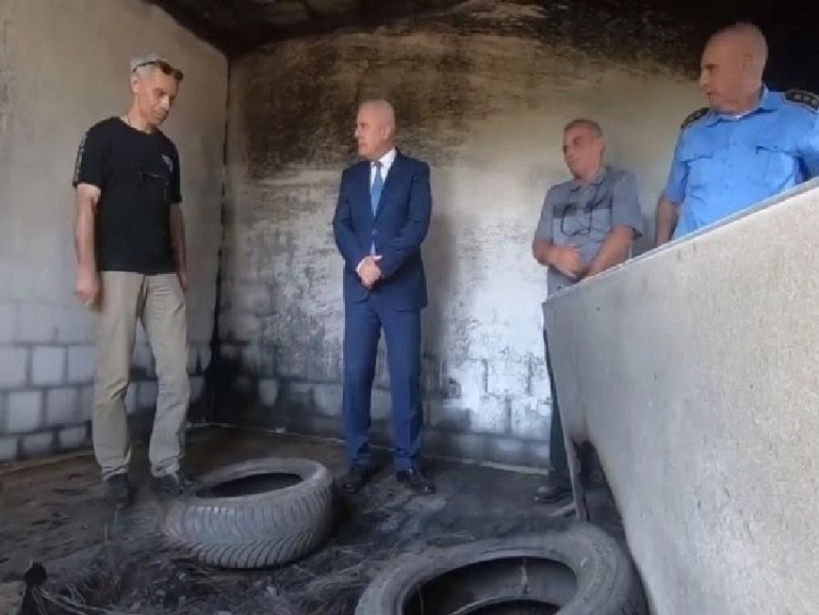 Sveçla, Evi Kundaklanmış Sırp Vatandaşımızı Ziyaret Etti