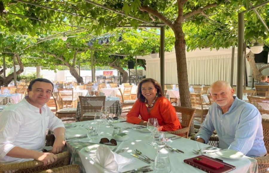Kurti, Yunanistan'da Milletvekili Bakoyanni ve Eski Başbakan Papandreu ile Görüştü