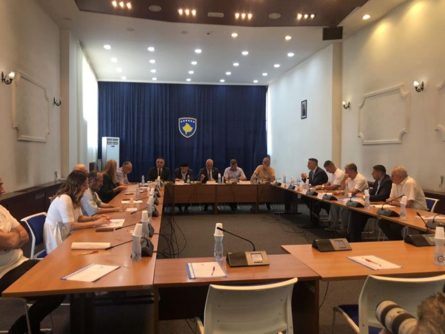 AAK, Savaştan Çıkan Derneklerle Kosova’daki Durumu Görüşüyor