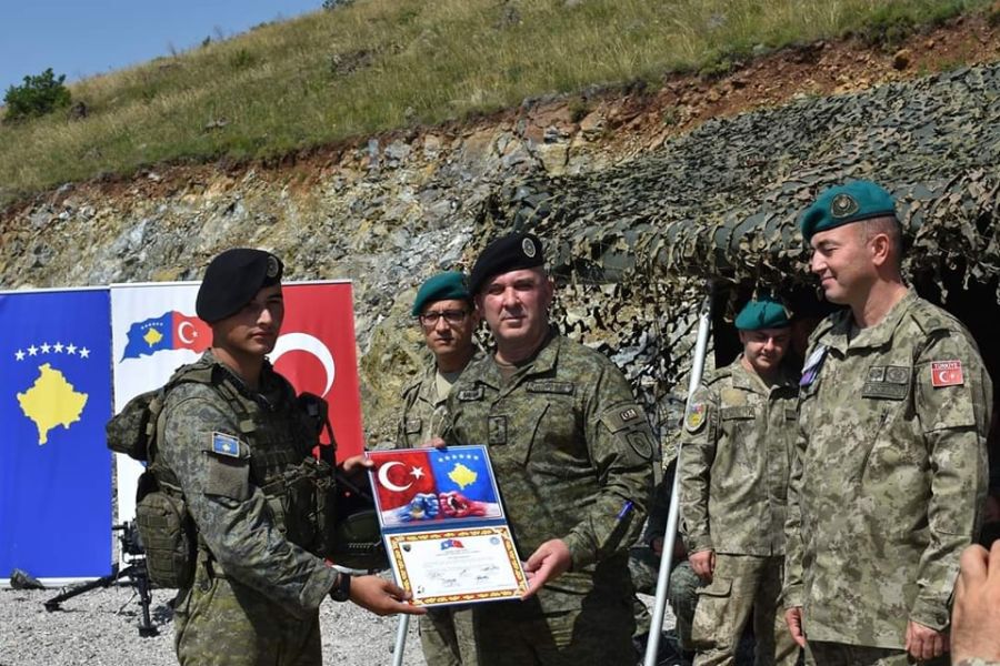 Türk Silahlı Kuvvetleri’nden Kosova Askerlerine Piyade Silahlarının Kullanım ve Bakım Eğitimi