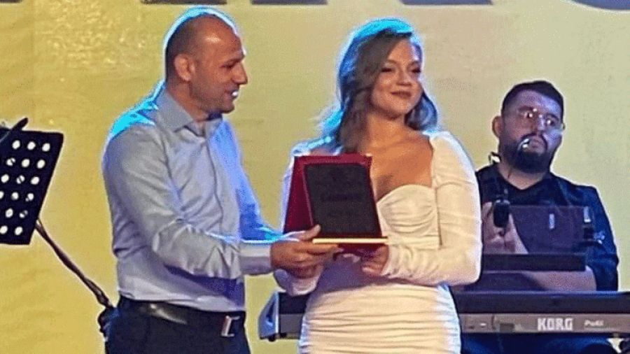 Ela Kazaz, “Prizren Zambağı 2023” Festivali Yıldızı Oldu