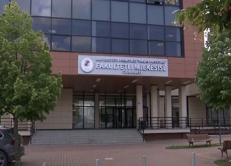 Tıp Fakültesi, Arnavut Olmayan Öğrenciler İçin Etnik Teyidi İstiyor