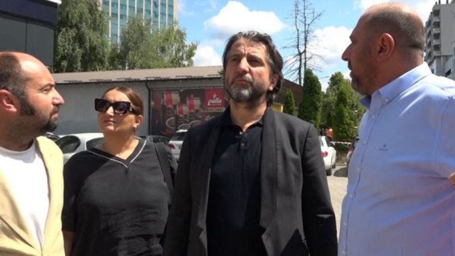Priştine’nin "Pejton" Semti’nde Ruhsatsız Yapılar Yıkılıyor