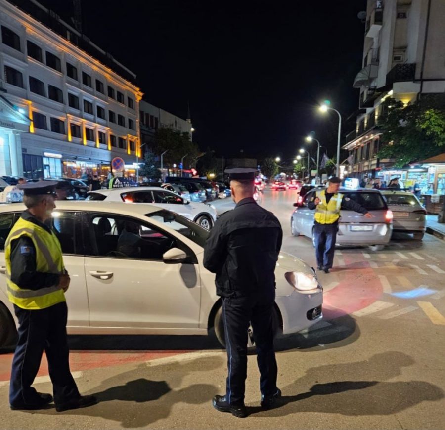 Polis: 2 Bin Araç Kontrol Edildi, 6 Silah Ele Geçirildi