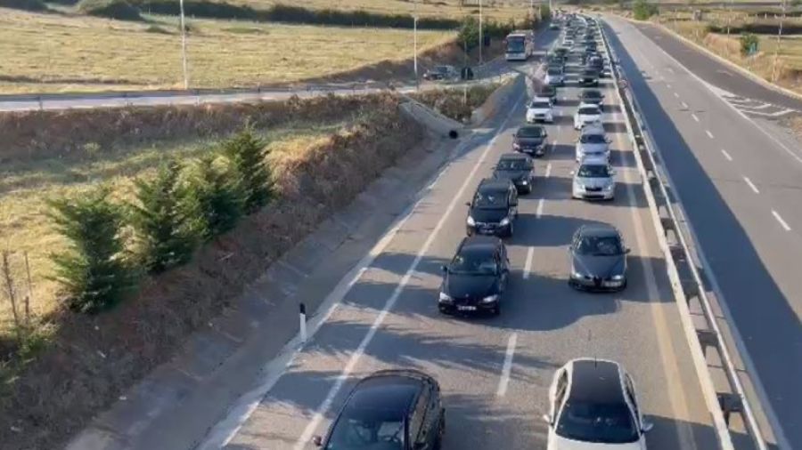 Kosovalılar Bu Hafta Sonu da Arnavutluk Sahillerine Akın Ediyor