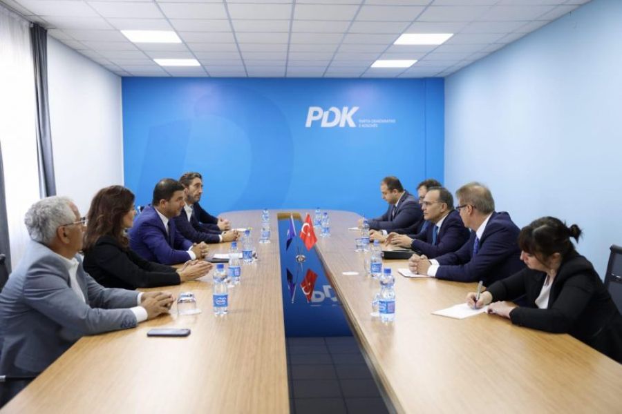 Türkiye’den Bir Heyet Kosova Resmi Ziyaretine Başladı