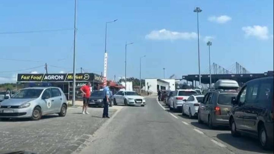 Sırbistan ile Sınır Geçitlerinde Araç Kuyrukları 2 Km, 4 Saat Bekleniyor