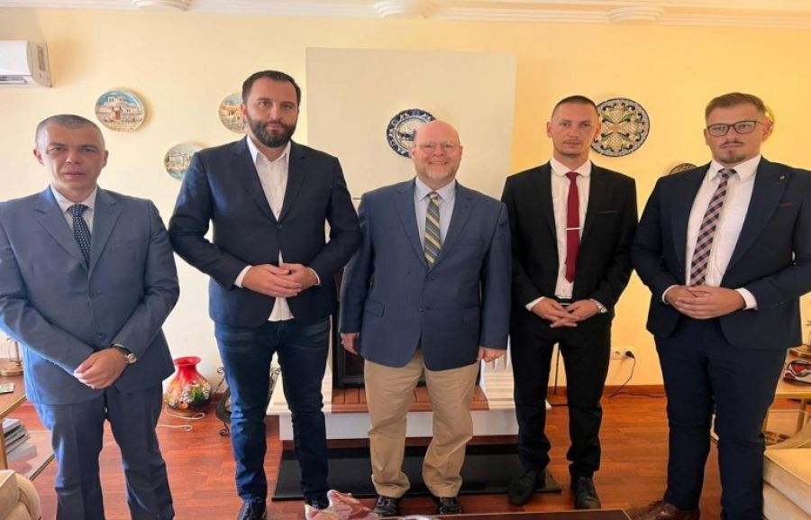 Sırp Temsilcileriyle Görüşen Hovenier: Egemen Kosova'yı Destekliyoruz