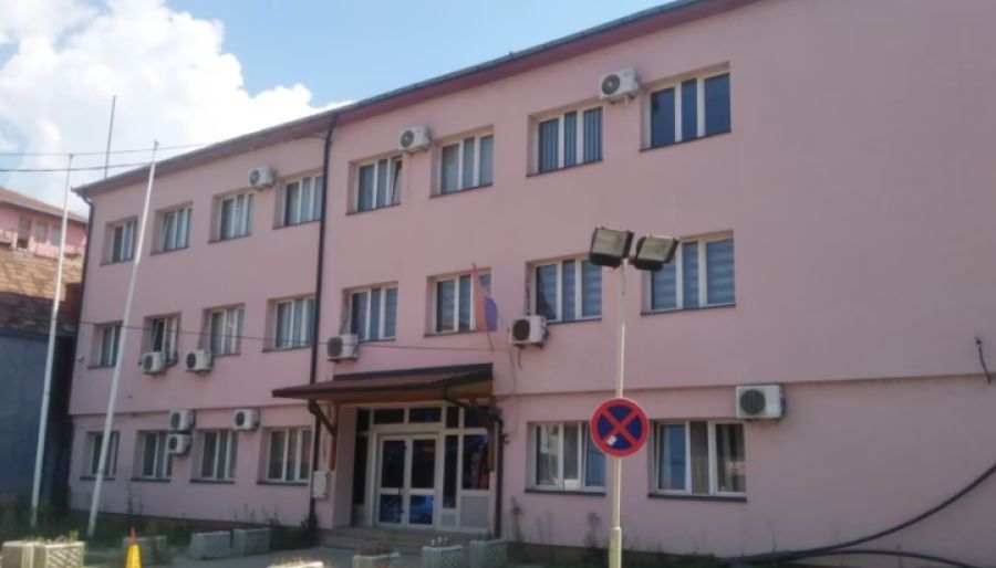 Kuzey Miroviça Belediye Binasının Boşaltılması Süresi 2 Hafta İçin Ertelendi