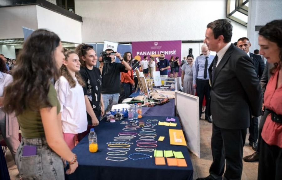 Başbakan Kurti, “Gençlik Fuarı’nı” Ziyaret Etti