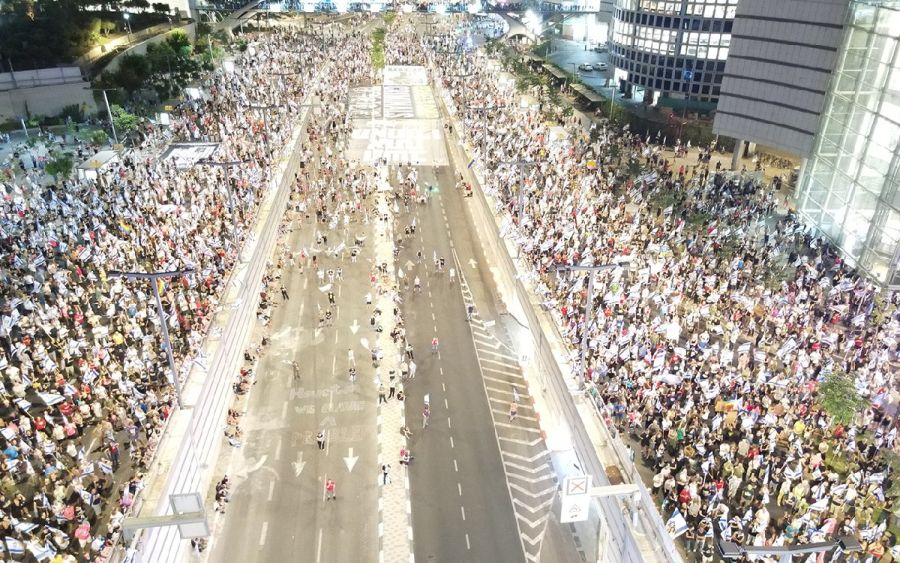 100 binlerce kişi yolu kapattı, yürüyüşe geçti: Büyük isyan