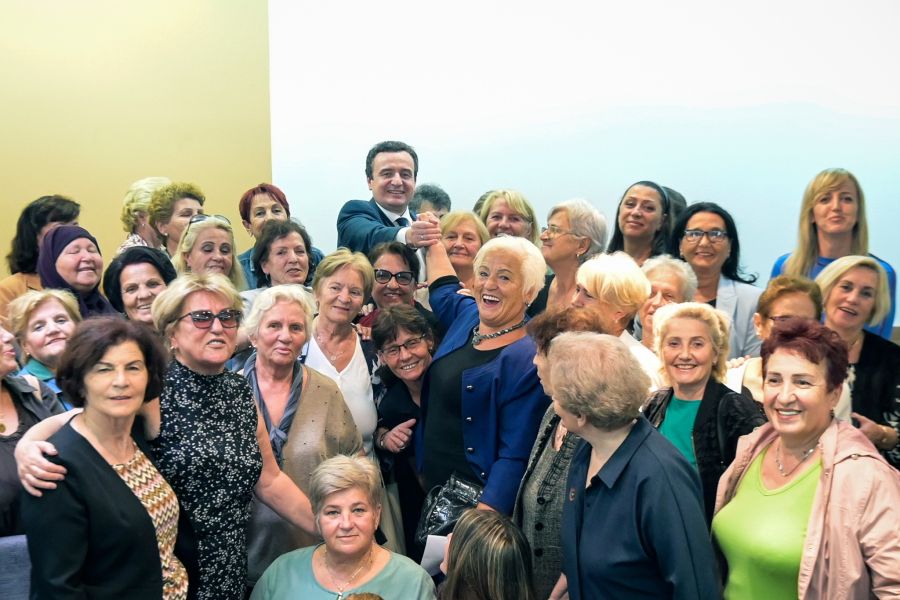 Başbakan Kurti, Emekli Kadınlarla Görüştü