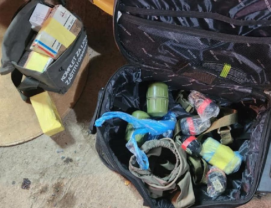 Kuzeyde Polis Operasyonunda Büyük Miktarda Silah Ele Geçirildi