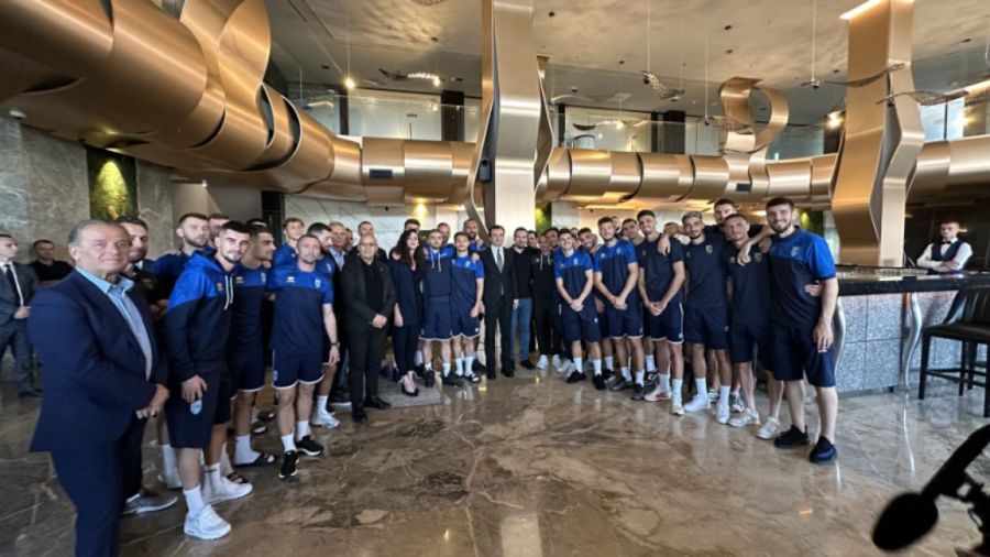 Başbakan ve Spor Yetkilileri A Milli Futbol Takım Kampını Ziyaret Etti
